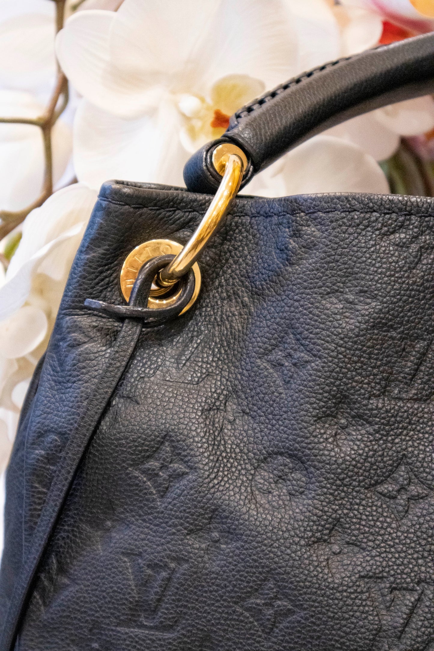 Louis Vuitton - Artsy MM Monogram Empreinte Leder Midnight Blue