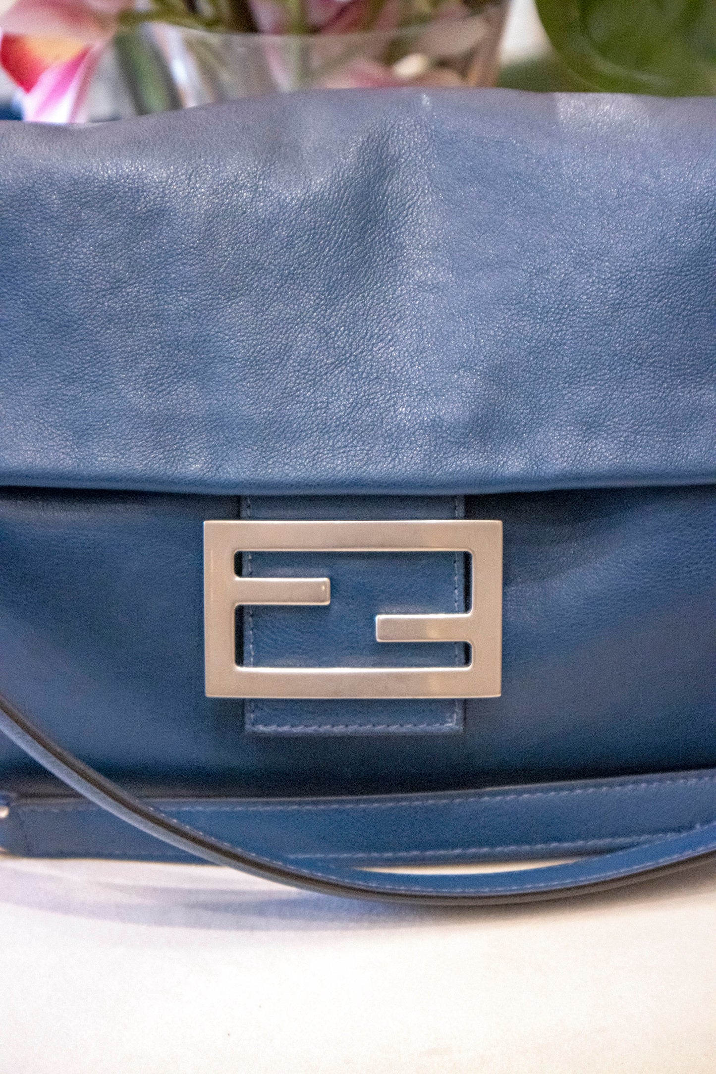 Fendi - Baguette Schultertasche blau Silberne Hardware