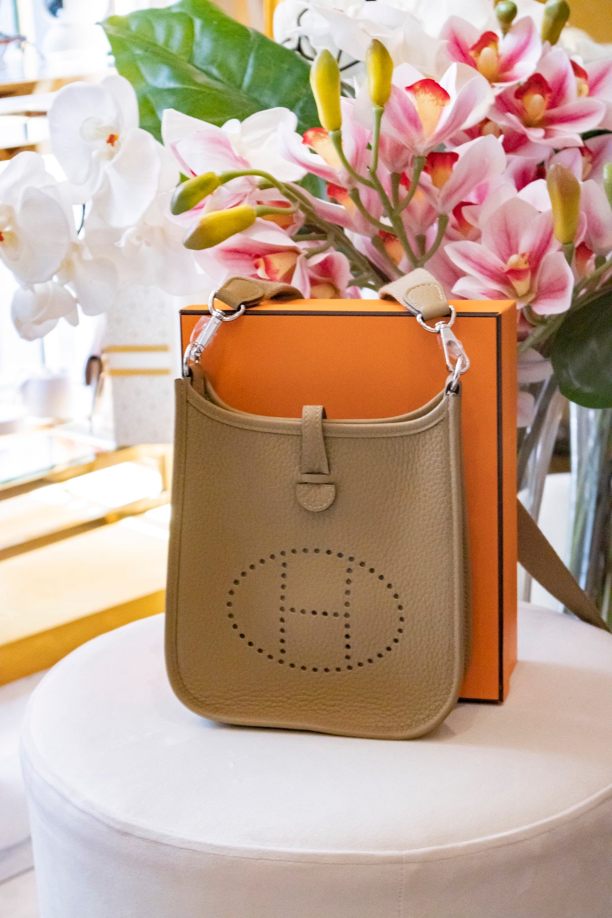 Hermès - Mini Evelyne 16 Biscuit Taurillon Clemence Leder Goldene Hardware