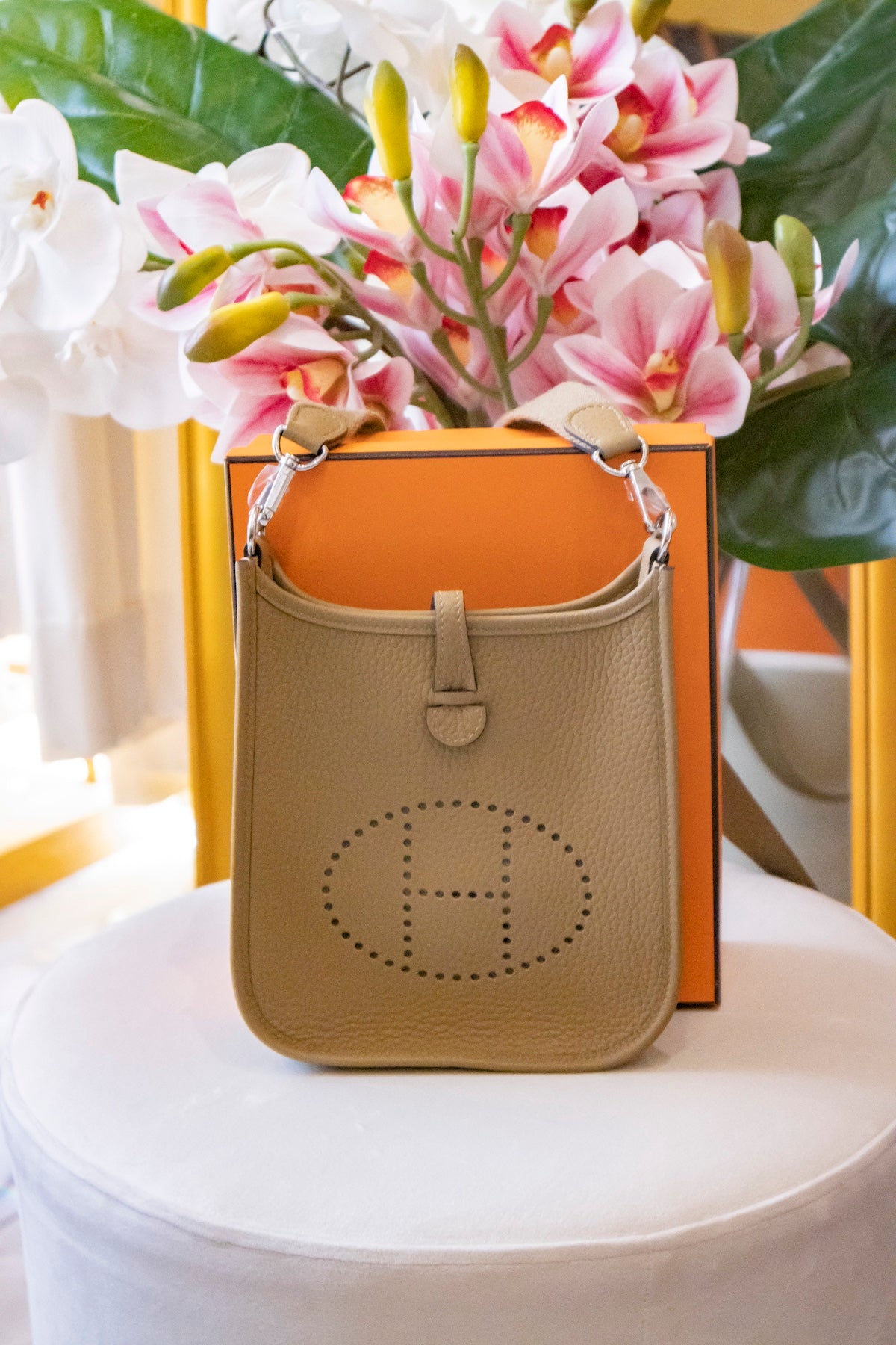 Hermès - Mini Evelyne 16 Biscuit Taurillon Clemence Leder Goldene Hardware