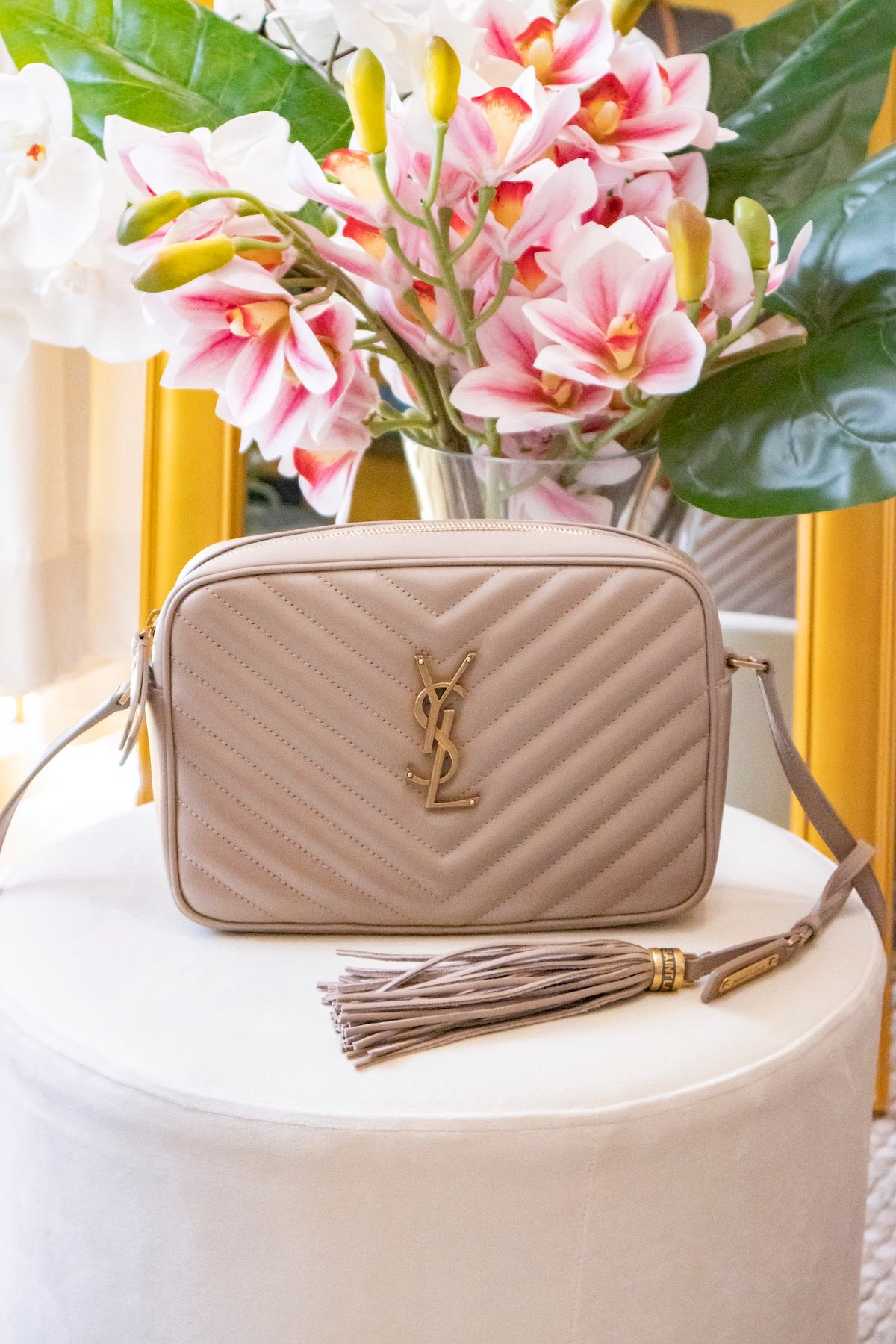Saint Laurent - Leder Crossbody Bag Puder Goldene Hardware