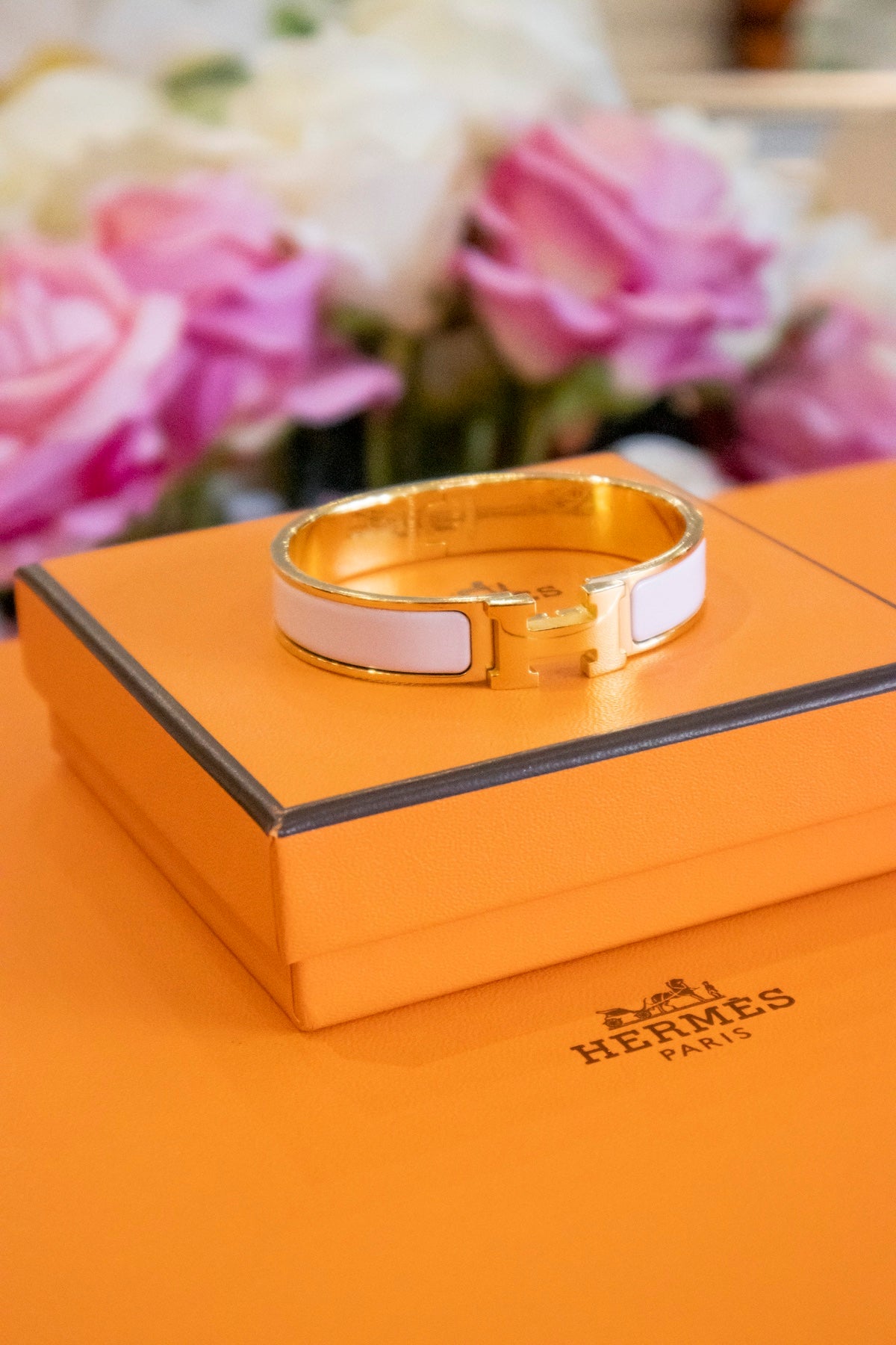Hermès - Bracelet Clic H Rose Candeur Gelbgoldfarben