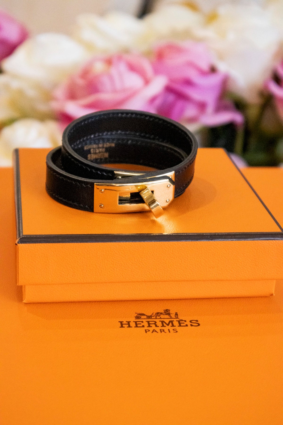 Hermès - Kelly Armband Double Tour schwarz Gelbgoldfarben