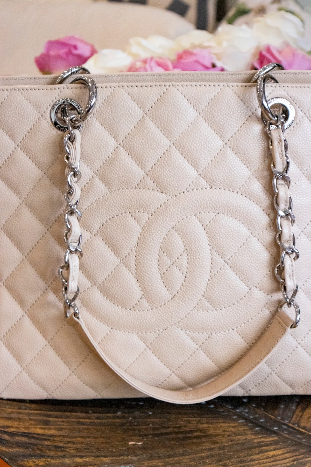 Chanel - Shopper Beige Caviar Leder Silberne Hardware