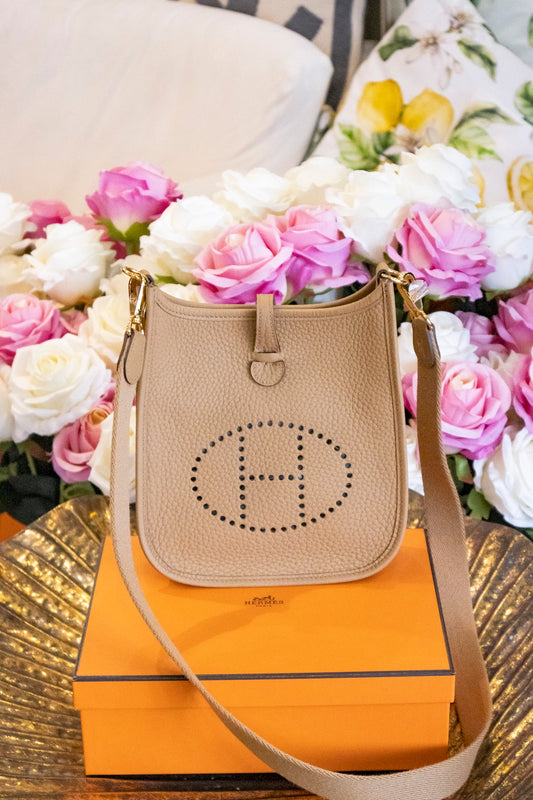 Hermès - Mini Evelyne 16 Biscuit Taurillon Clmence Leder Goldene Hardware