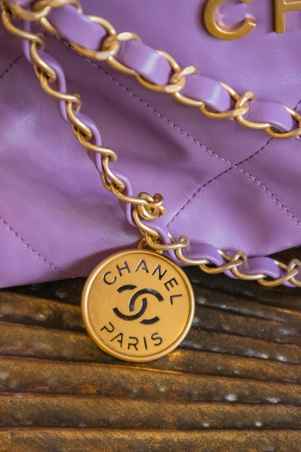Chanel - 22 Shopper Lammleder Lavendel Goldene Hardware