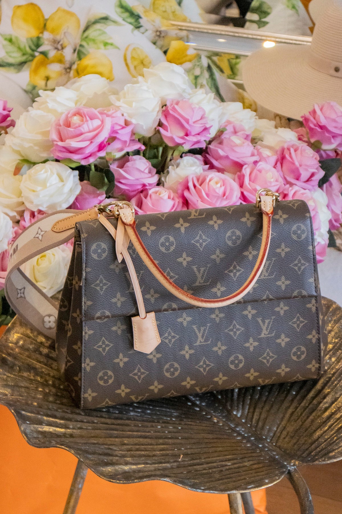 Louis Vuitton - Cluny Handtasche Monogram Canvas Goldene Hardware