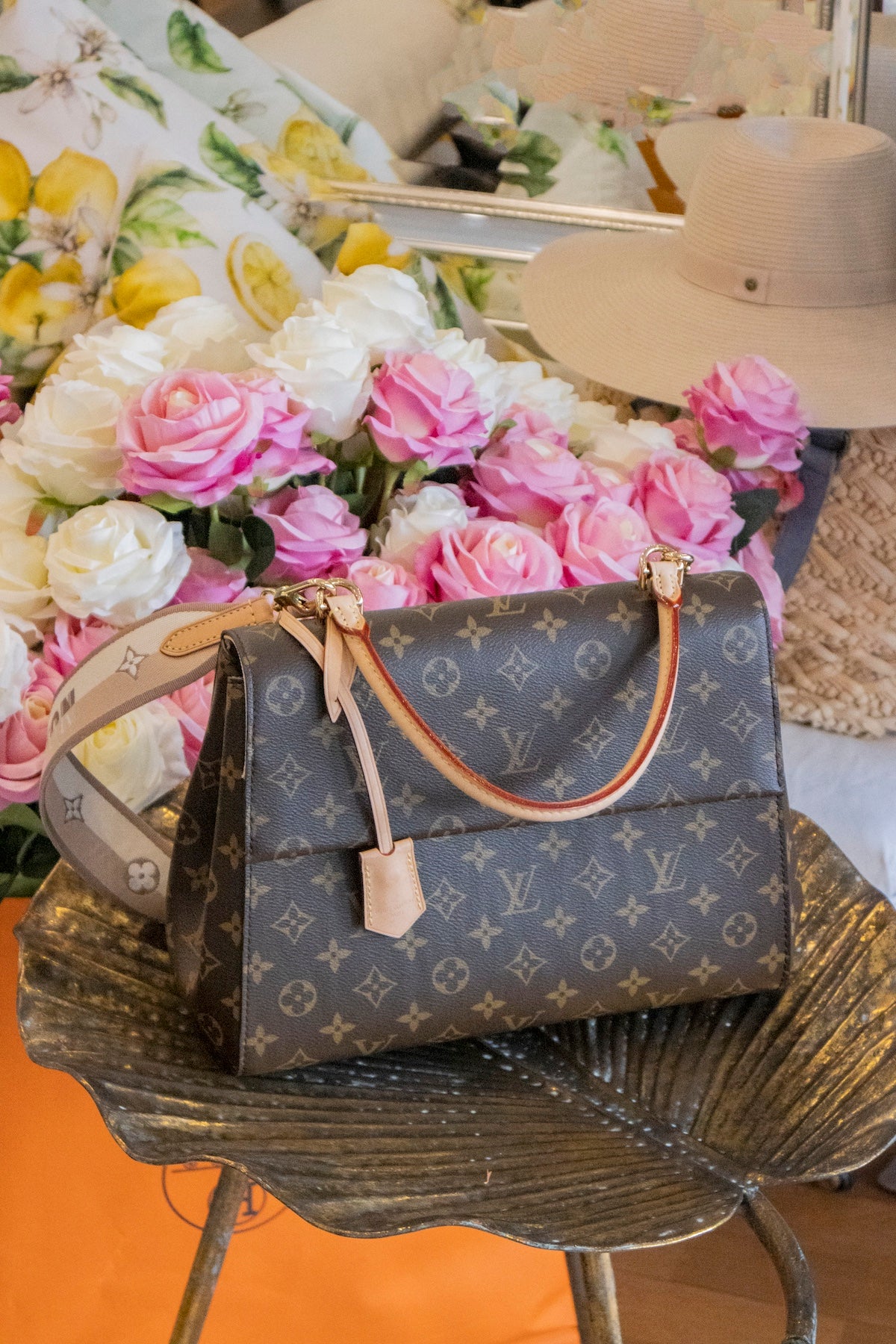 Louis Vuitton - Cluny Handtasche Monogram Canvas Goldene Hardware