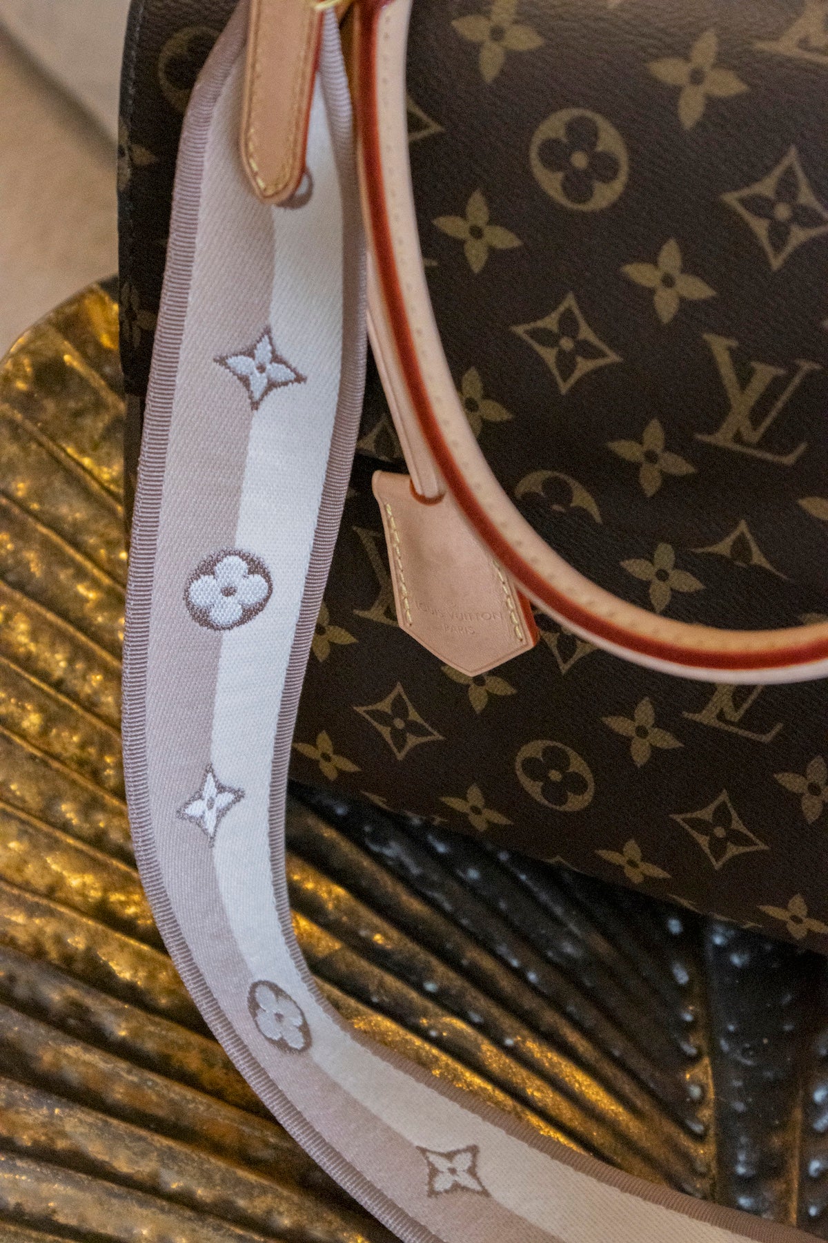 Louis Vuitton - Cluny Handtasche Monogram Canvas Goldene Hardware