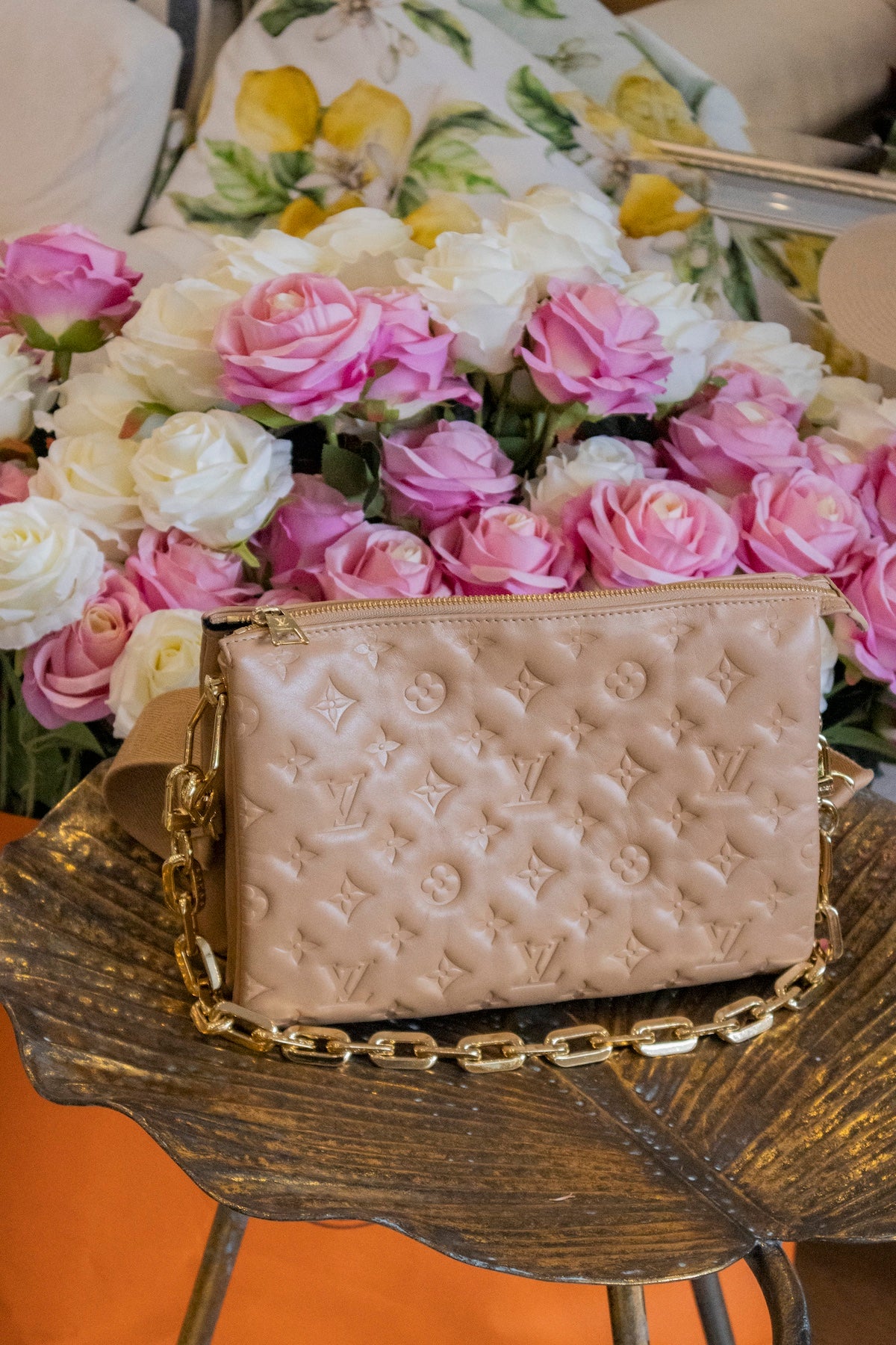 Louis Vuitton - Coussin Beige Goldene Hardware