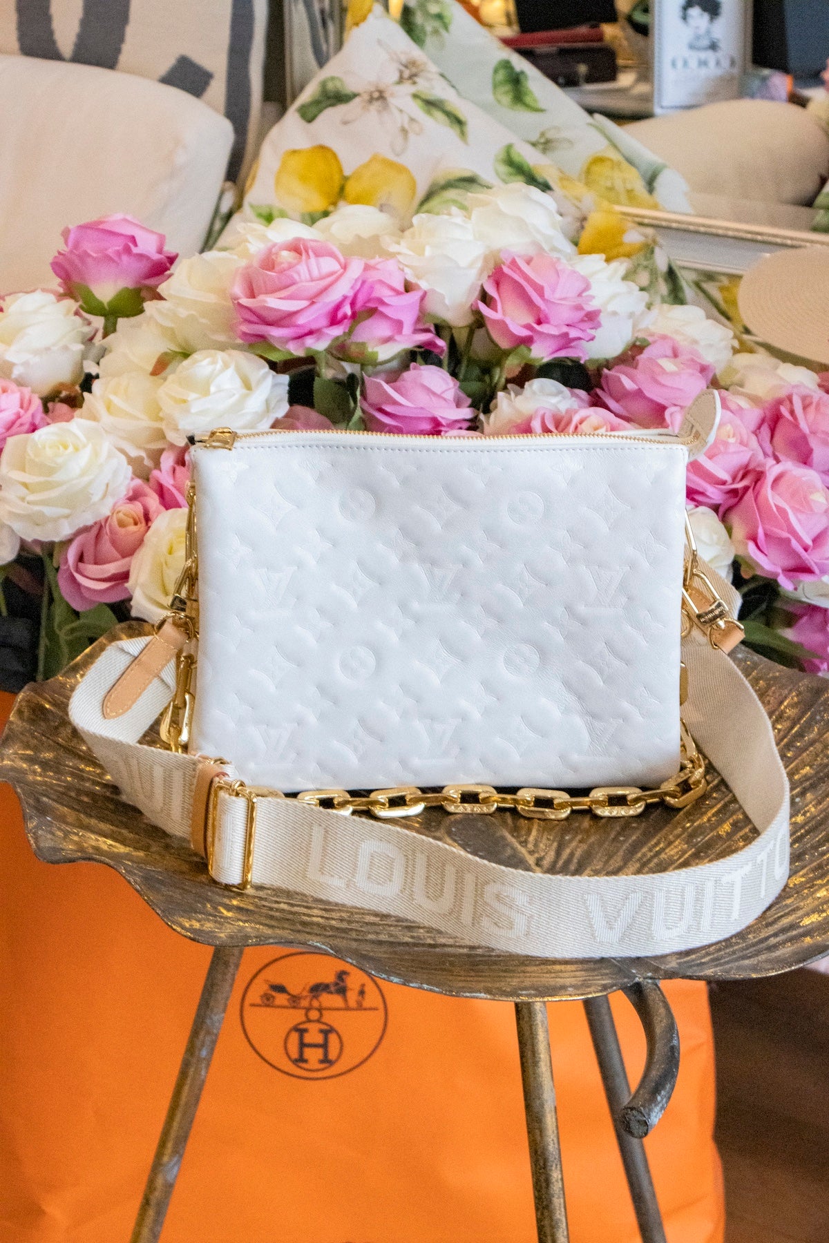 Louis Vuitton - Coussin weiss Lammleder Monogram Motiv