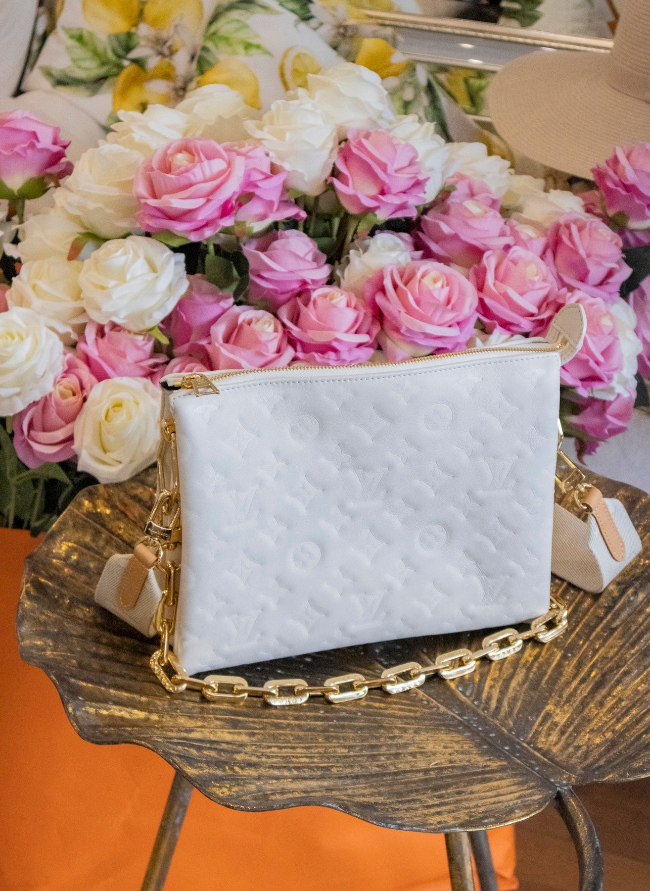 Louis Vuitton - Coussin weiss Lammleder Monogram Motiv