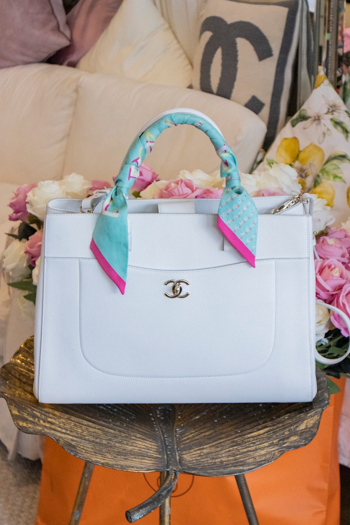 Chanel - Shopper weiss Goldene Hardware
