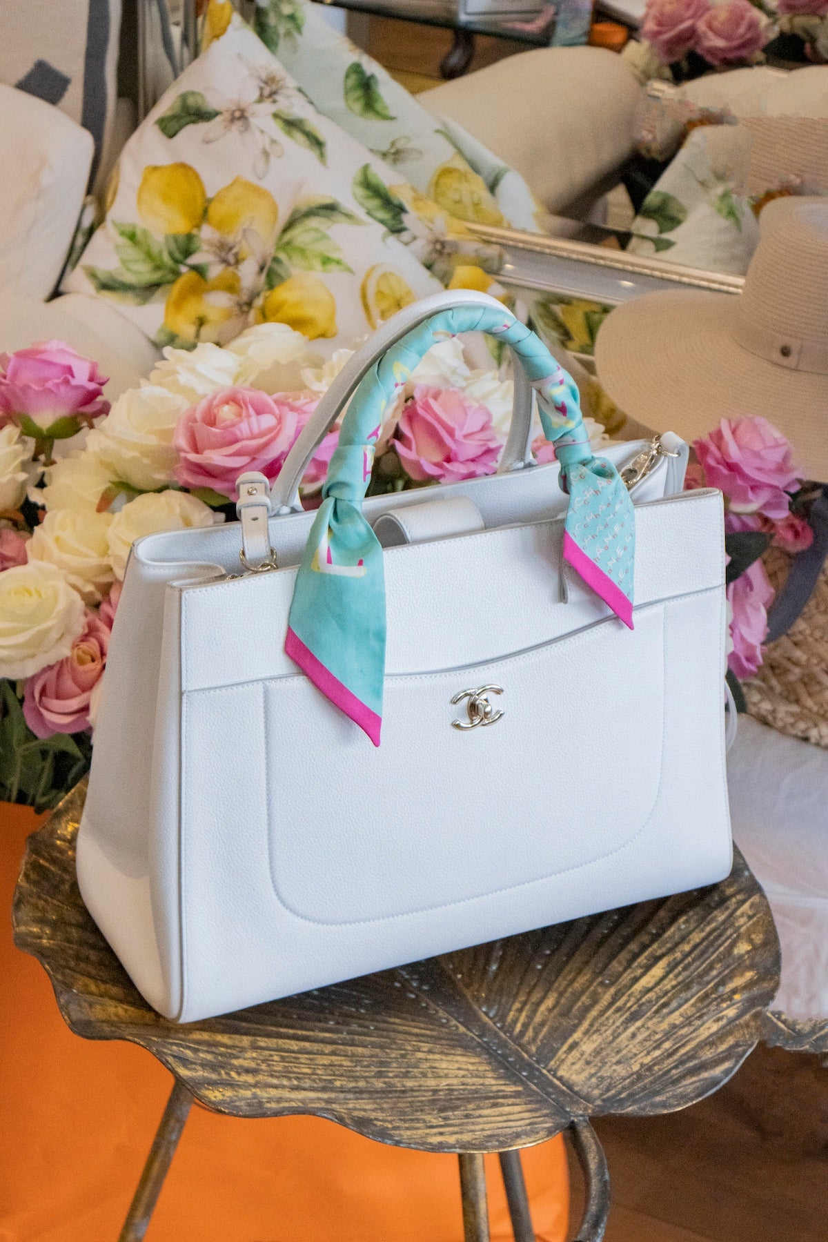 Chanel - Shopper weiss Goldene Hardware