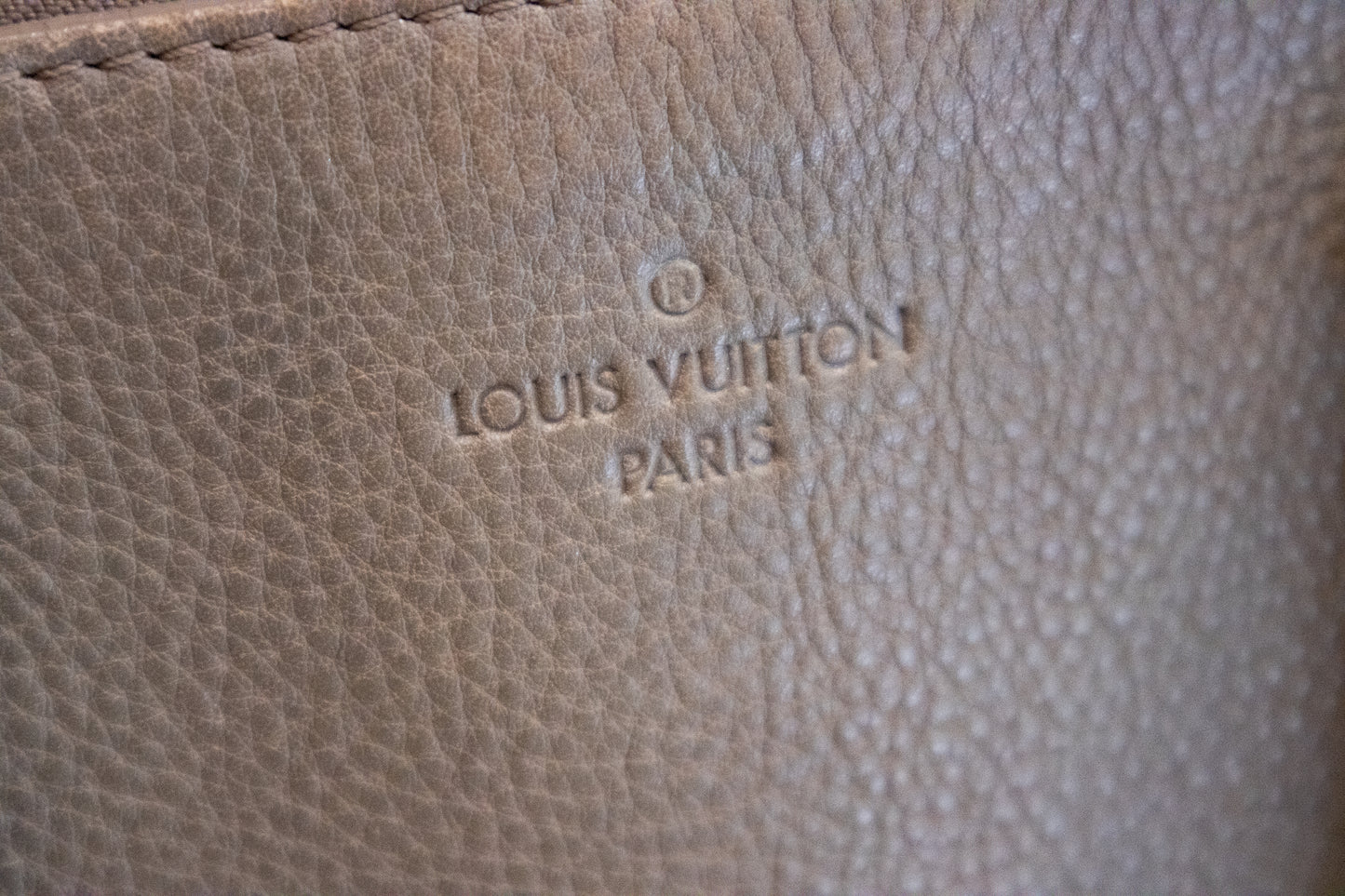 Louis Vuitton - Tasche Naxos grau