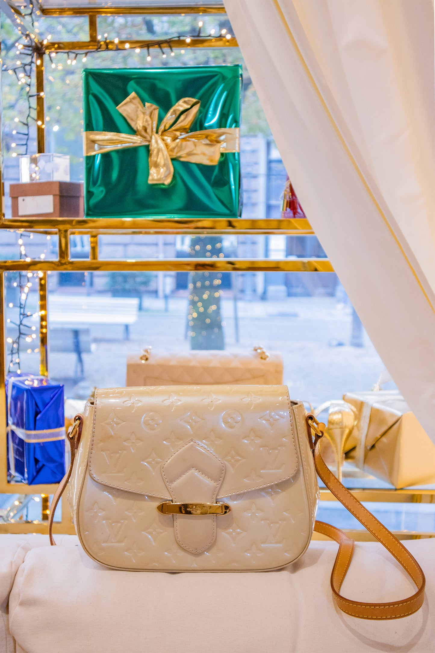 Louis Vuitton - Bellflower GM Monogramm Lack weiß