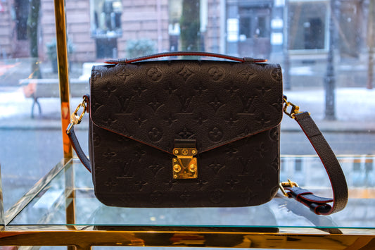 Louis Vuitton - Pochette Metis dunkelblau Monogram Empreinte Leder