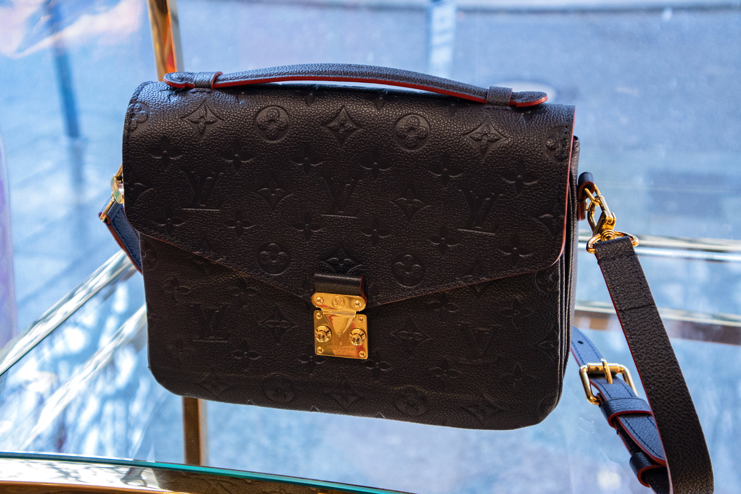 Louis Vuitton - Pochette Metis dunkelblau Monogram Empreinte Leder