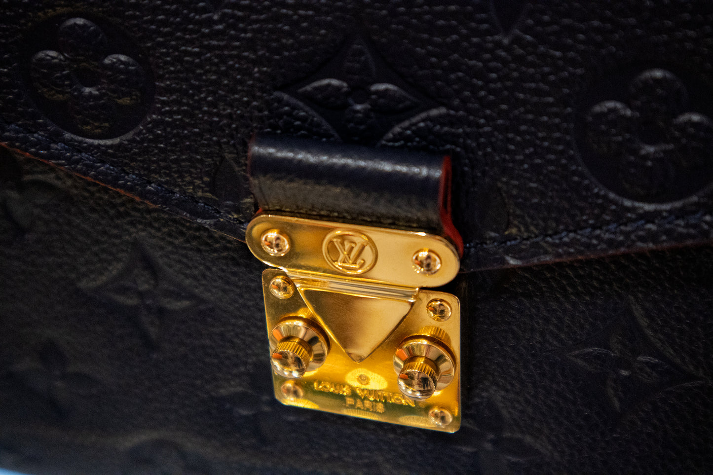 Louis Vuitton - Pochette Metis dunkelblau Monogram Empreinte Leder