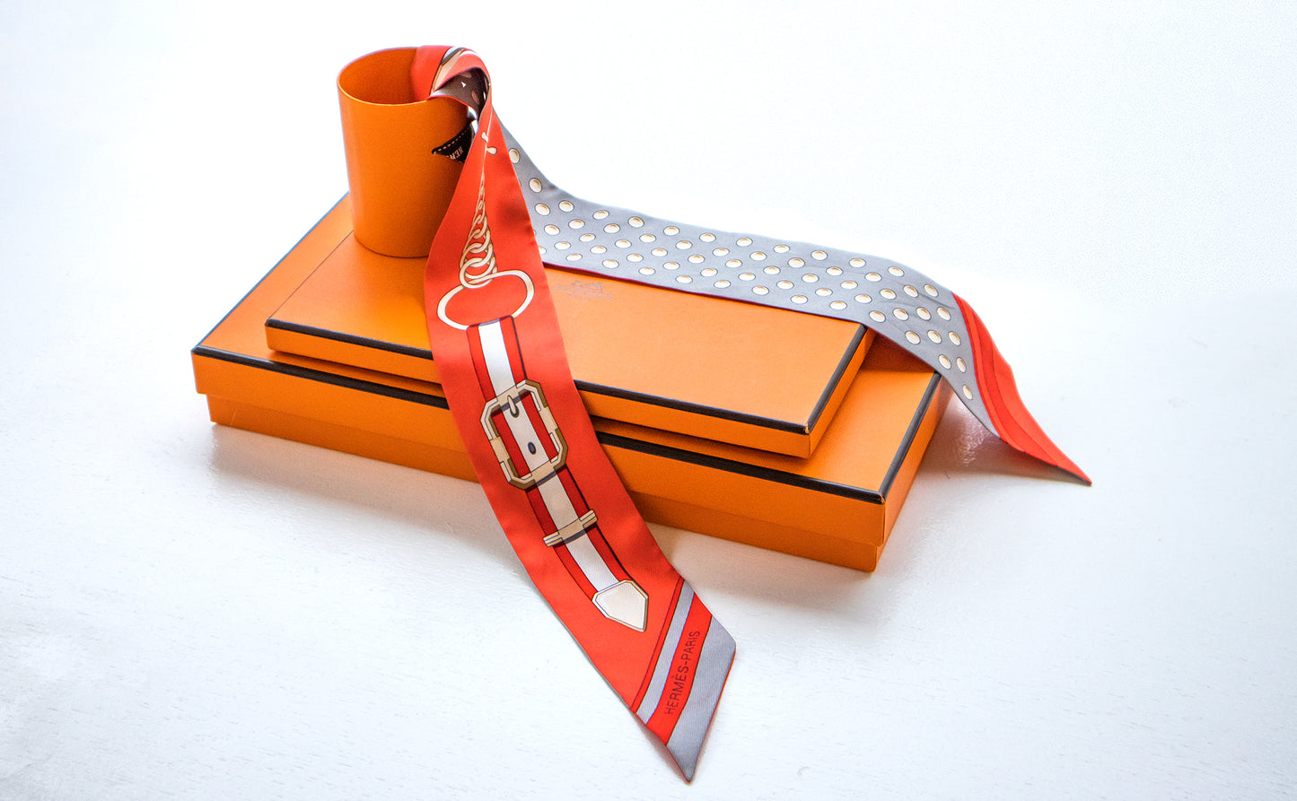 Hermès - Twilly Seide Orange und Grau mit Punkten