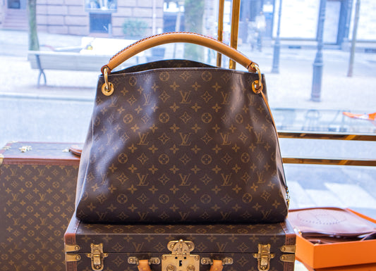 Louis Vuitton - Artsy MM Monogram Canvas