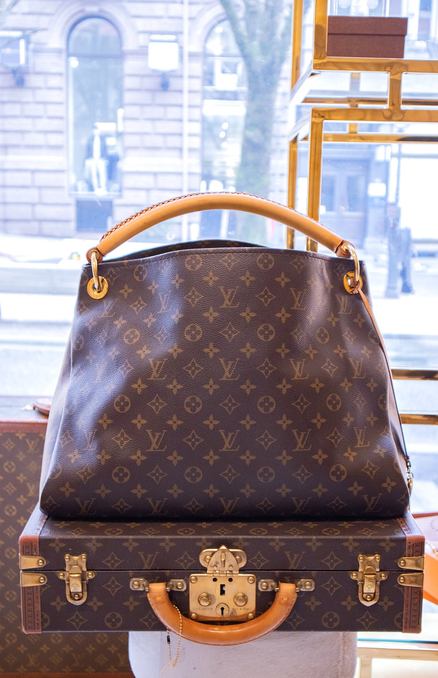 Louis Vuitton - Artsy MM Monogram Canvas