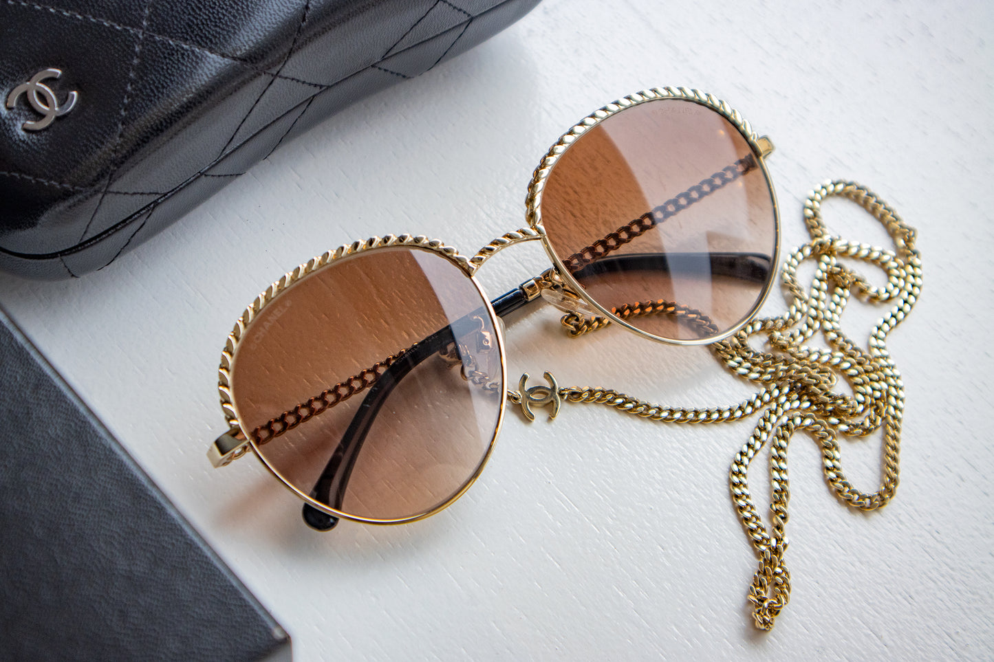 Chanel - Sonnenbrille mit Kette