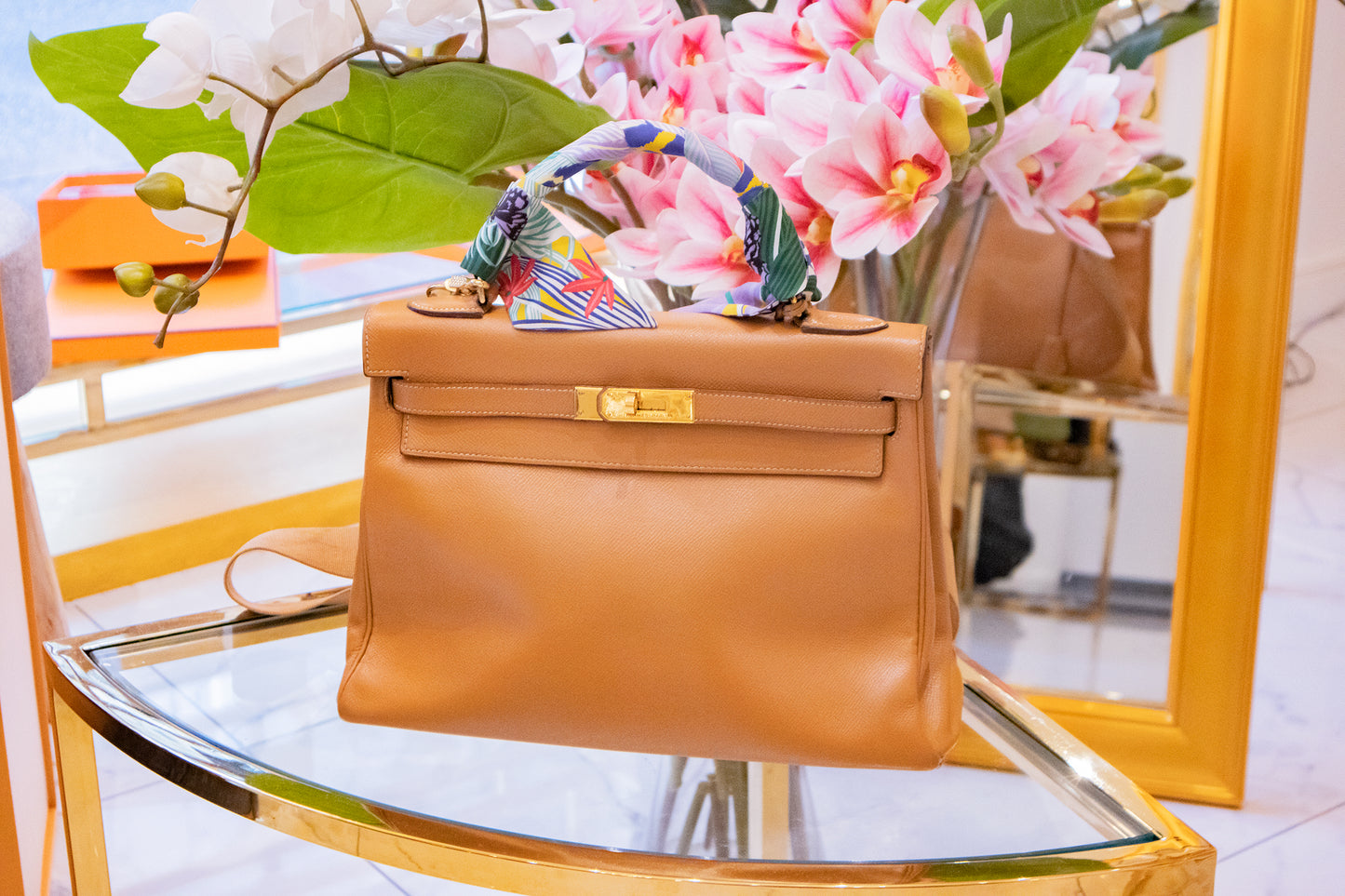 Hermès - Kelly 32 Retourne Gold mit goldener Hardware