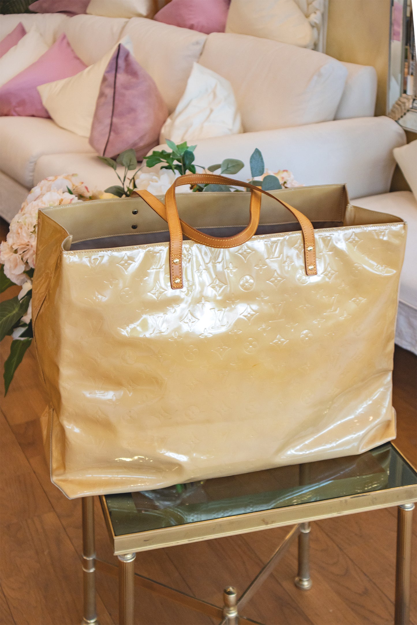 Louis Vuitton - Shopper Lackleder beige