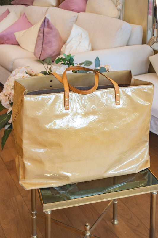 Louis Vuitton - Shopper Lackleder beige