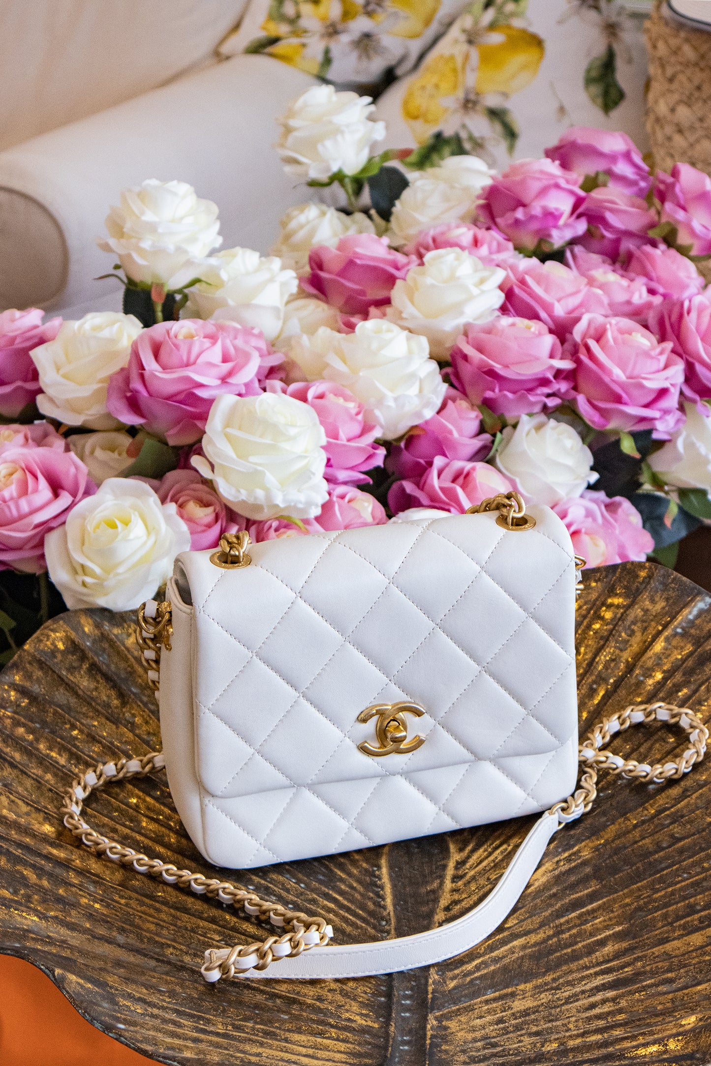 Chanel - CC Single Flap Tasche in Weiß mit goldfarbener Hardware