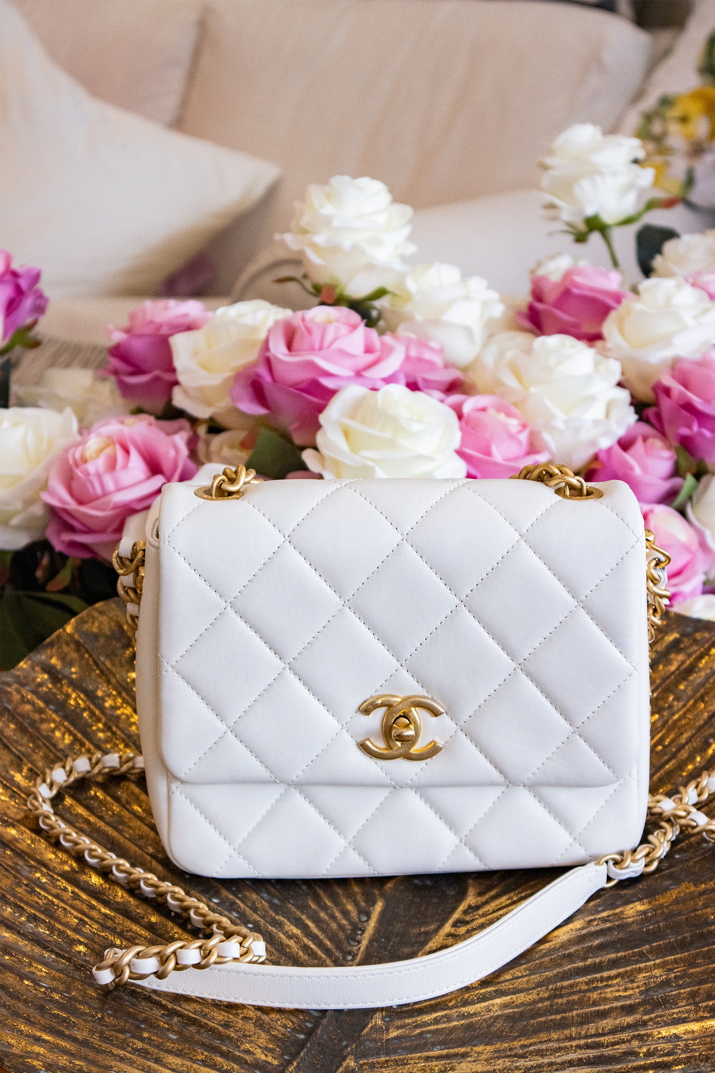 Chanel - CC Single Flap Tasche in Weiß mit goldfarbener Hardware