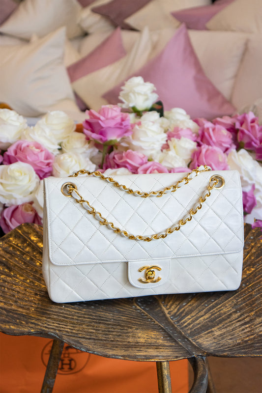 Chanel - Quilted Lammleder Double Flap Weiß