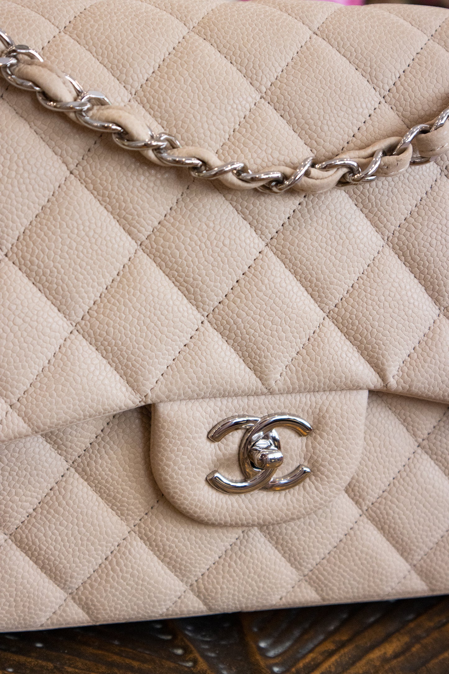 Chanel - Classic Double Flap Jumbo Caviar-Leder in Beige