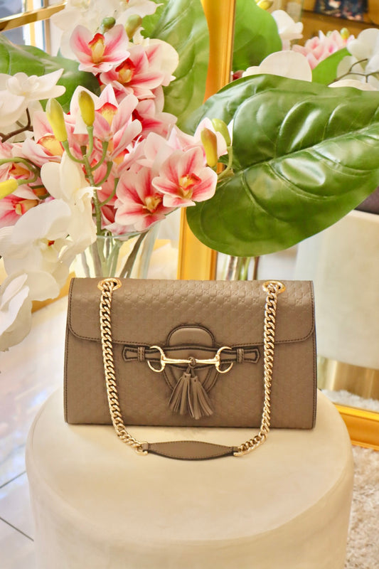 Gucci - Schultertasche aus grauem Leder