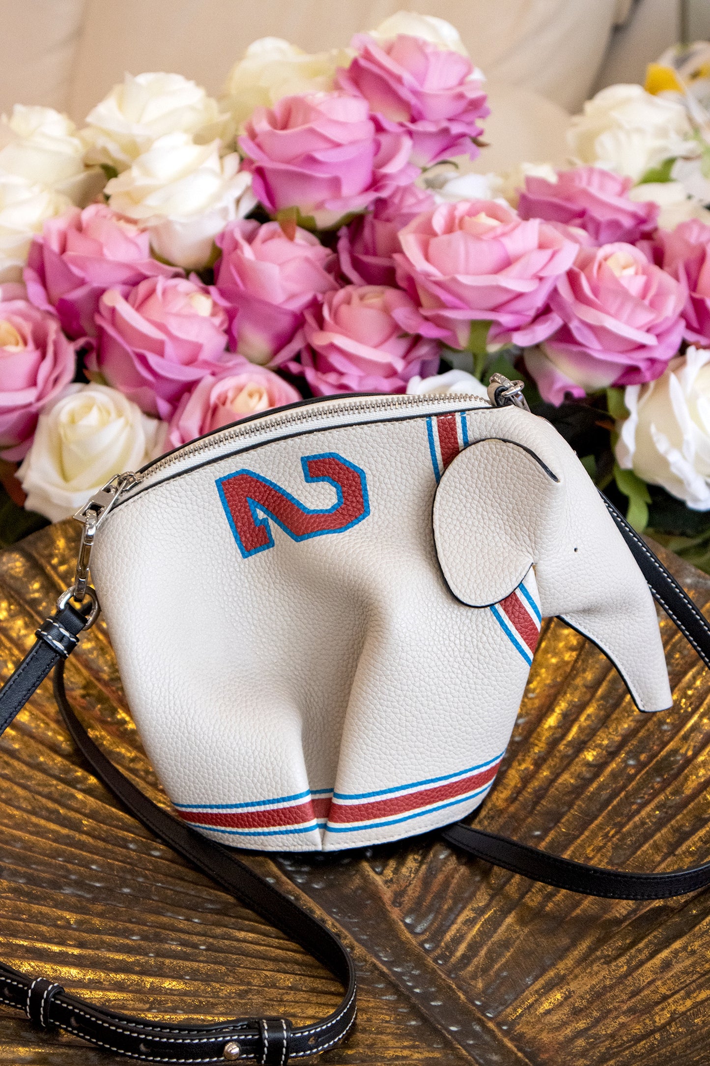 Loewe - Elefant 22 Mini-Tasche aus Kalbsleder