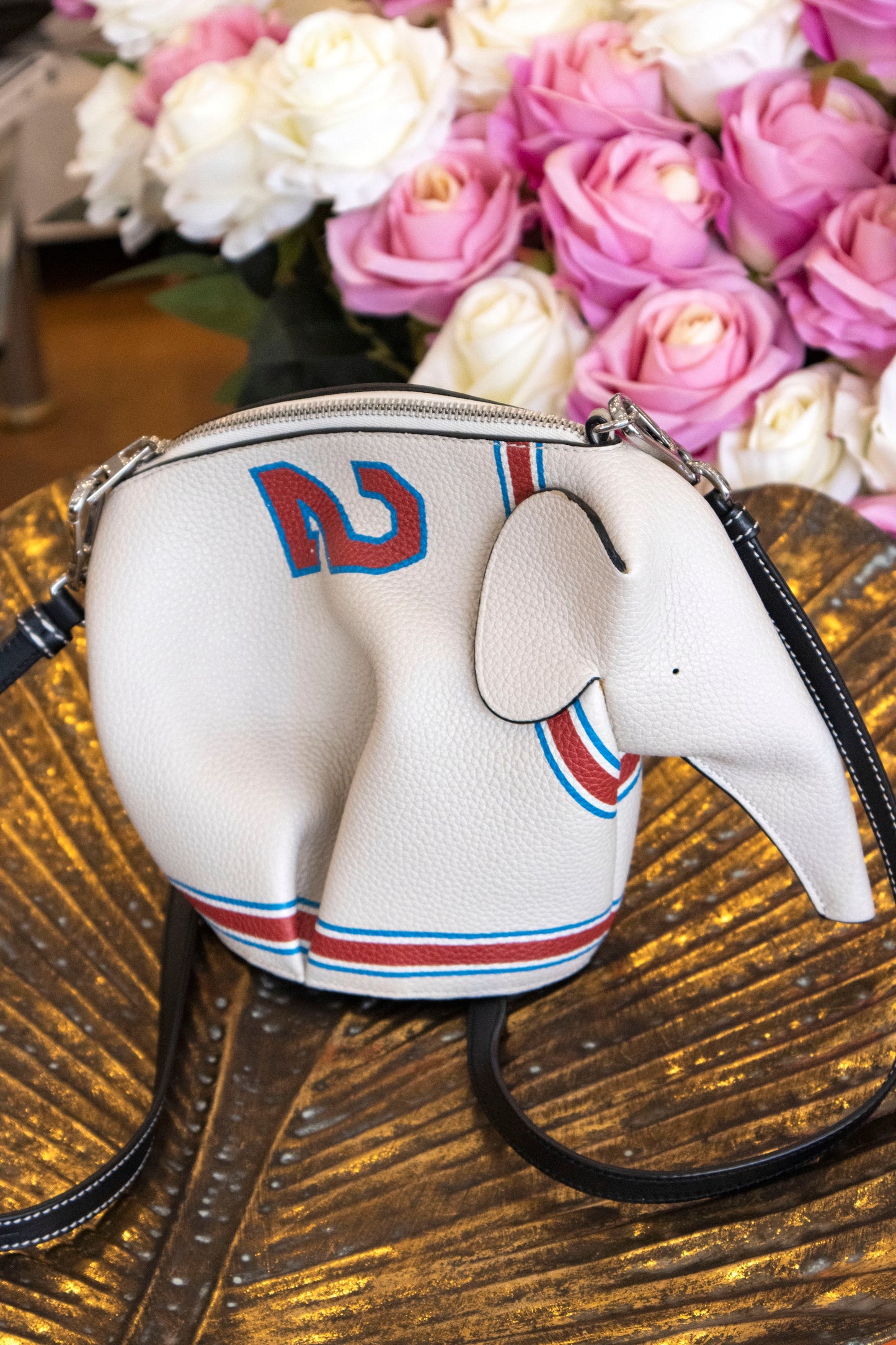 Loewe - Elefant 22 Mini-Tasche aus Kalbsleder