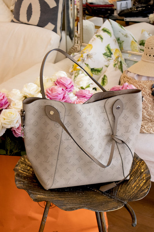 Louis Vuitton - Monogram Mahina Hina MM Galet Beige Tote Bag
