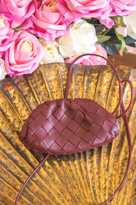 Bottega Veneta - Handtasche aus Leder in Bordeauxrot