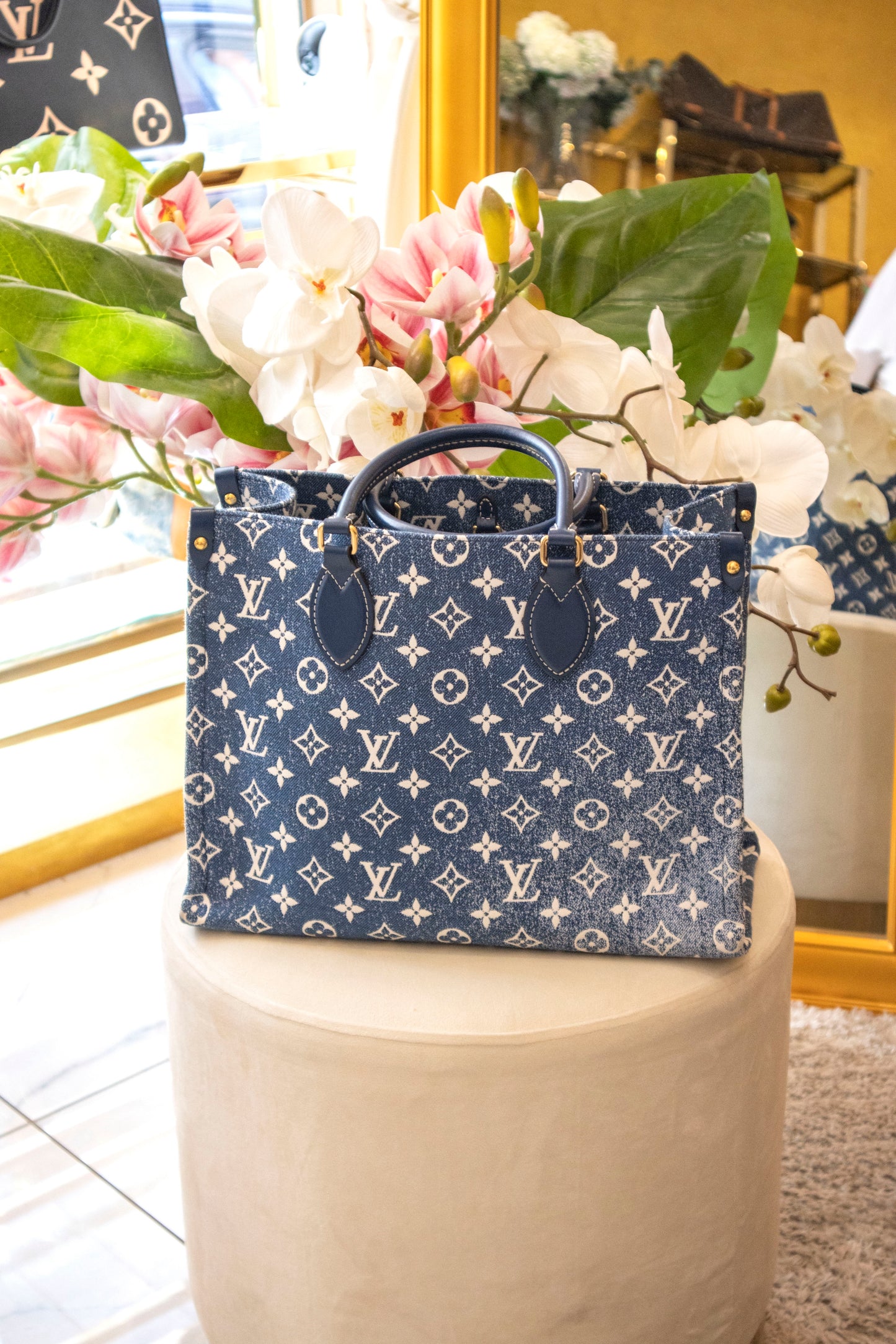 Louis Vuitton - Onthego MM Tote Bag Denim Blau