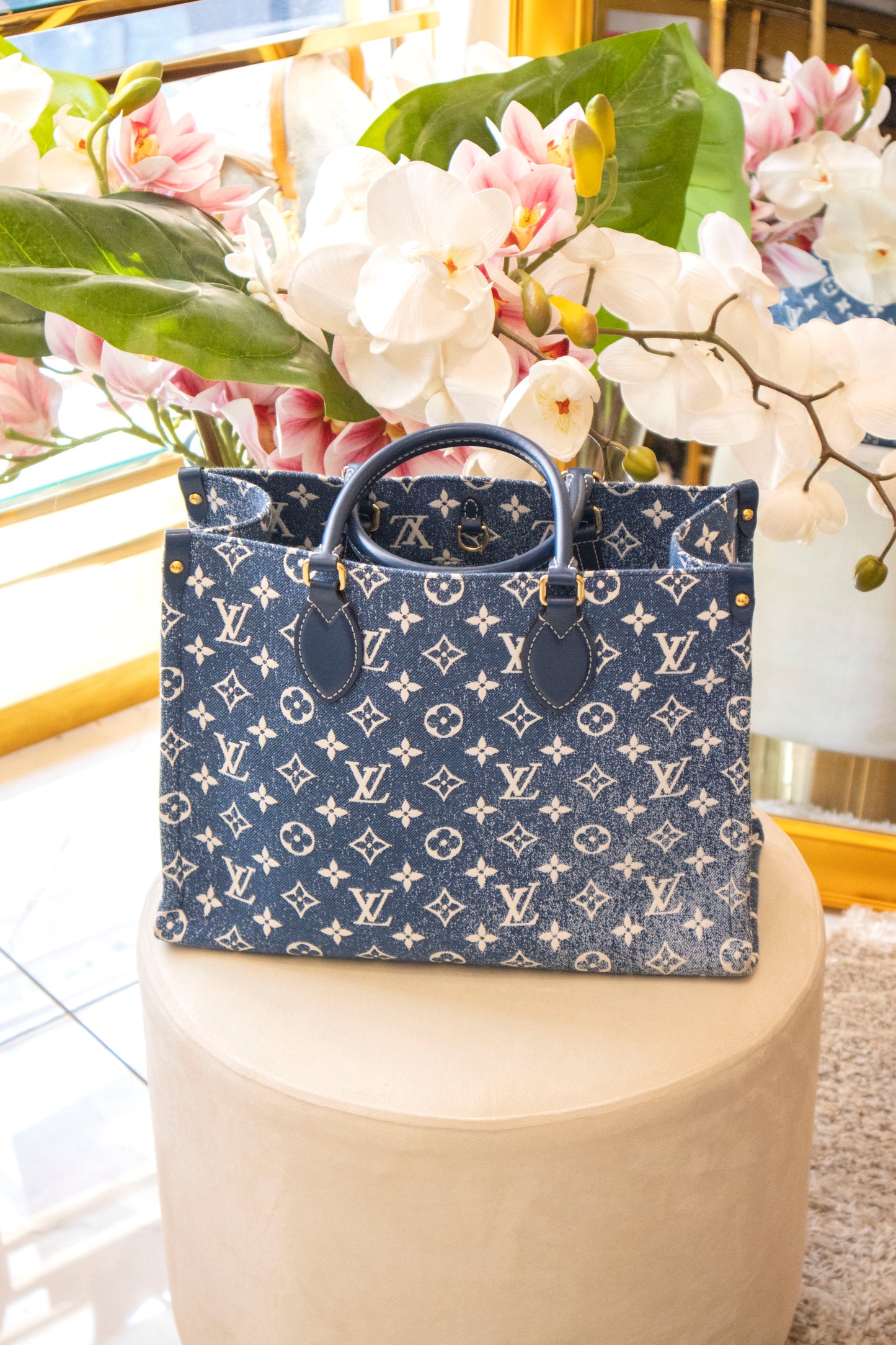 Louis Vuitton - Onthego MM Tote Bag Denim Blau