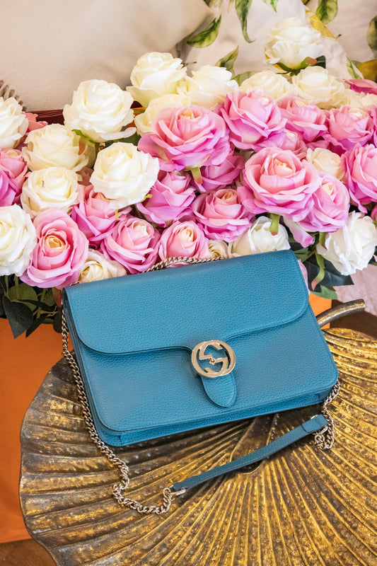 Gucci - GG Marmont Schultertasche aus blauem Kalbsleder