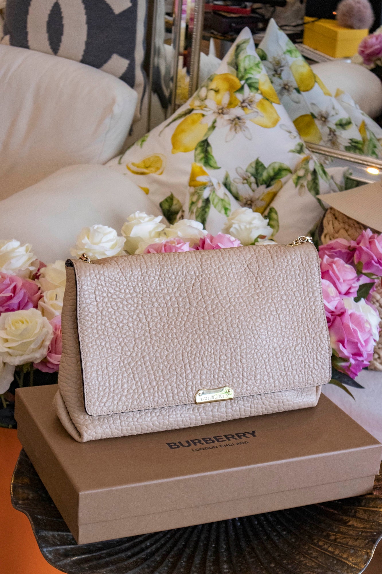 Burberry - Mildenhall Schultertasche aus Leder in Beige