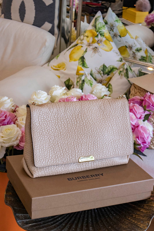 Burberry - Mildenhall Schultertasche aus Leder in Beige