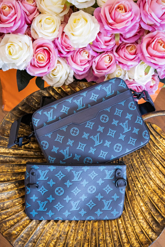 Louis Vuitton - Duo Messenger aus Monogram Shadow Leder in Blau
