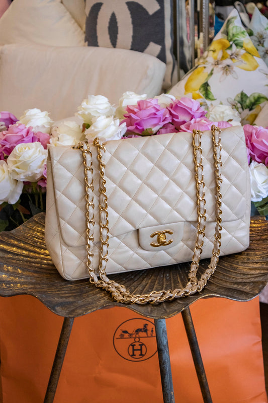 Chanel - Klassische Leder Umhängetasche in Ivory