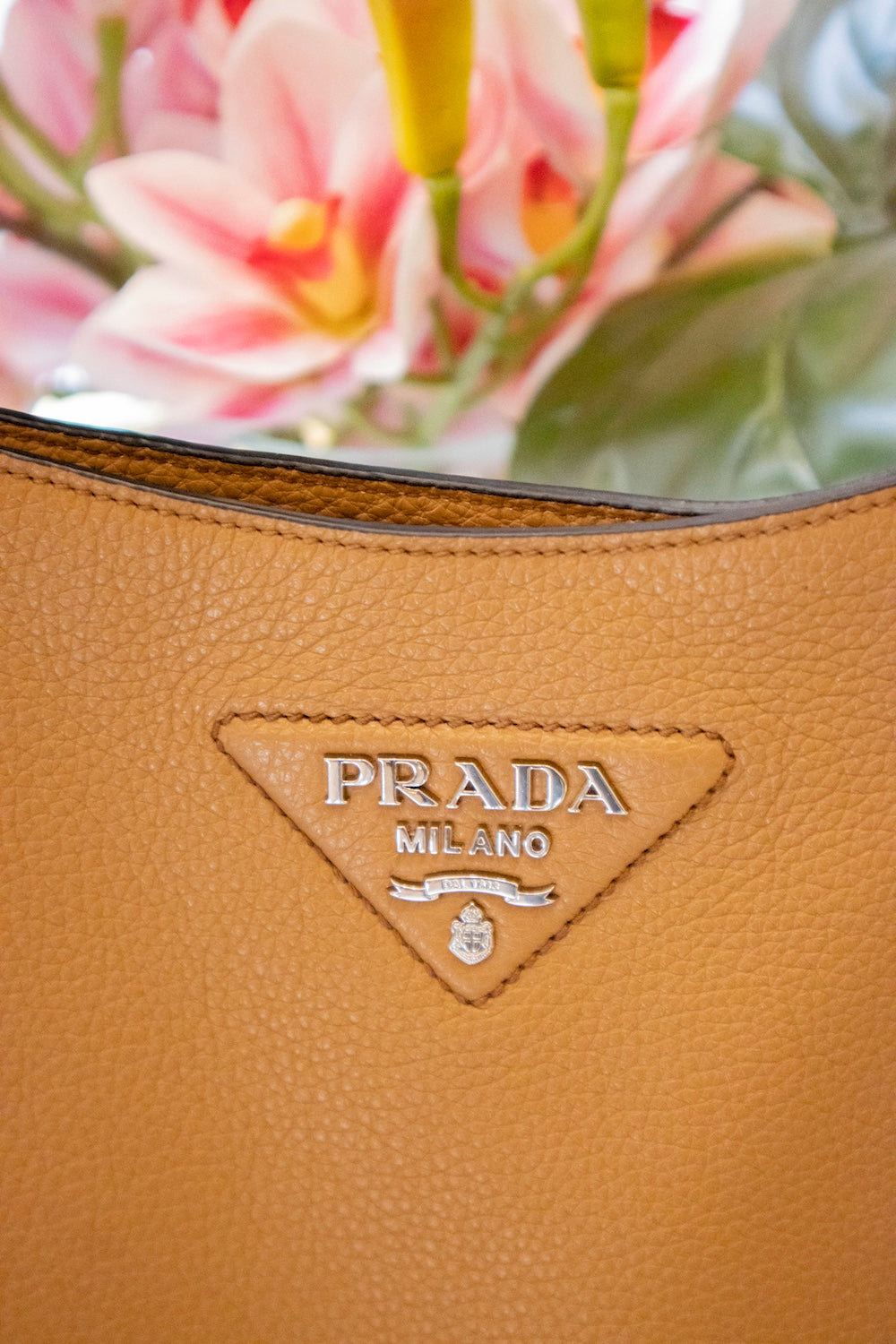 Prada - Ledertasche in Karamellfarbe