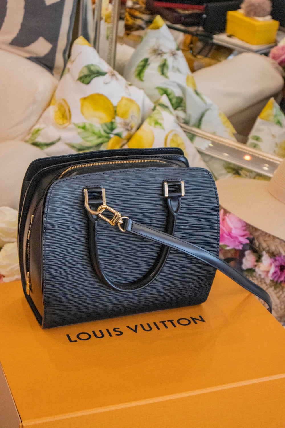 Louis Vuitton - Pont Neuf PM Epi Leder Schwarz