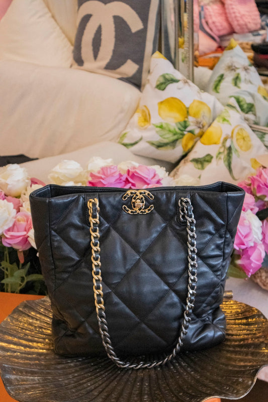 Chanel - 19 Shopping Tote Lammleder Schwarz