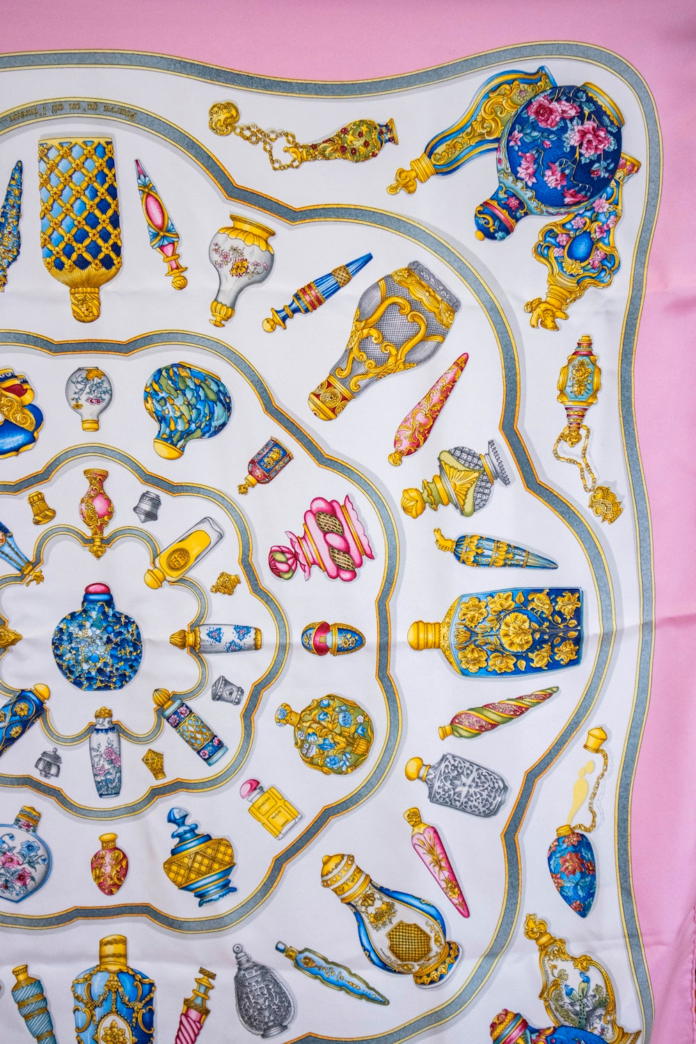 Hermès - Seidentuch “Qu' importe le flacon” Rosa